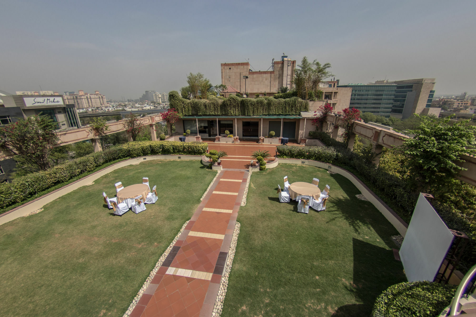 The Bristol Hotel Gurgaon Exterior photo